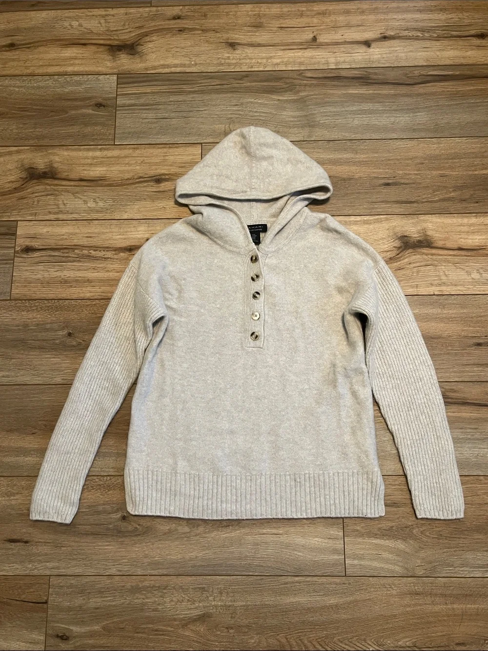 Tahari 100% 2-Ply Cashmere Hooded Sweater Oatmeal Women’s Medium Button Henley